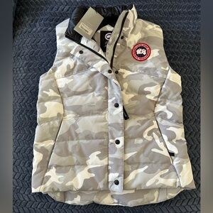 Camouflage Puffer Vest with Logo Patch